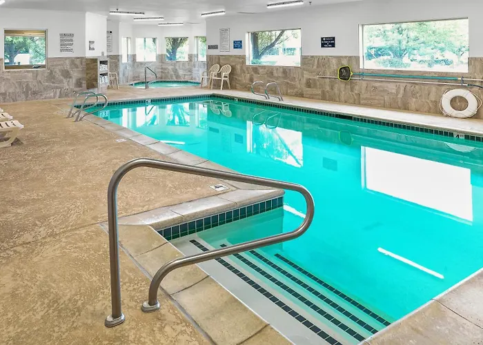 Crystal Inn Hotel & Suites - Midvalley